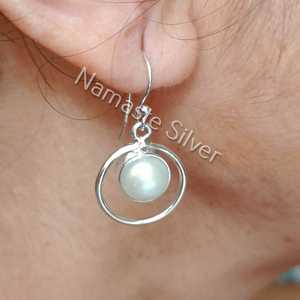 Boucles d'oreilles pendantes en argent faites à la main avec perles d'eau douce, bijoux élégants en perles, cadeau de mariage pour elle - Product Image 4