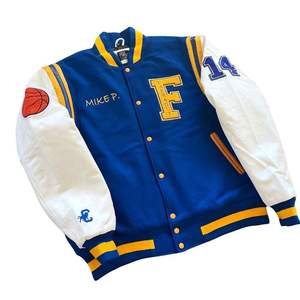 เสื้อแจ็กเก็ตทีมกีฬาแขนเสื้อขนสัตว์แขนเสื้อหนังสำหรับทีมกีฬาเครื่องแต่งกายแนวสตรีทและออกแบบโลโก้ได้ตามต้องการ - Product Image 1