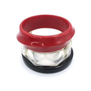Bracelet jonc fantaisie en résine transparente rouge et noire avec base transparente taille princesse et anneau noir pour mariage, fête et décoration intérieure - Product Image 2