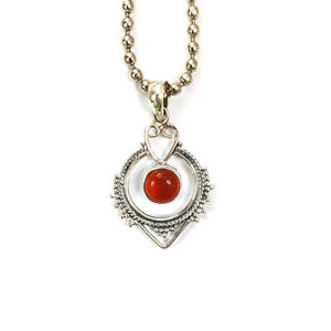 จี้คาร์เนเลียนทำมือ 2.5 กรัม ประดับเพชรทรงเหลี่ยมมรกต ชุบโรเดียม แพลตตินัม พร้อมจี้รูปทรงศาสนา ฝังแบบ Bezel Setting - Product Image 1