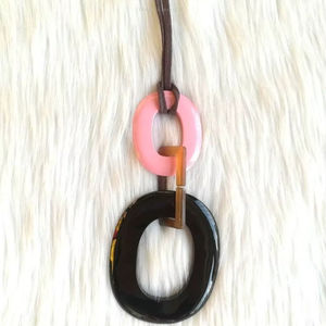 Collar con Colgante de Cuerno de Búfalo, Joyería Tribal Natural y Sostenible para Mujer, Alta Calidad - Product Image 1