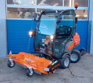 Achetez la tondeuse frontale diesel Husqvarna P525DX 4x4 avec plateau de 155 cm et souffleuse à neige – Fournisseur de tondeuses professionnelles pour l'aménagement paysager - Product Image 1
