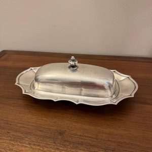 Plat à beurre en métal pur Design élégant Parfait pour les fêtes Repas quotidiens Améliore la présentation de table élégamment - Product Image 1