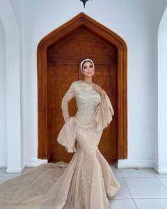 Vestido de Satén de Silueta Recta para Tallas Grandes con Encaje y Detalles Estampados, Dobladillo Evase para un Look Formal de Fiesta - Product Image 1