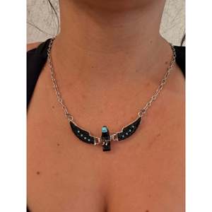 Collier Aigle Zuni Fait Main en Turquoise et Pierres Multicolores avec Sertissage Canal et Incrustation en Argent Sterling - Product Image 2