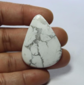 Cabochon de howlite véritable de qualité supérieure finition étonnante pierre précieuse de howlite belles pierres de bijoux aux prix de gros OEM - Product Image 1