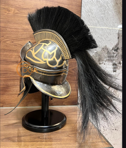 Casco Espartano de la Antigua Grecia con Pluma Negra |   Casco de Guerrero de Metal Hecho a Mano para Exhibición, Disfraces y Coleccionistas - Product Image 4