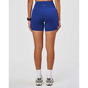 Shorts Fusion V-Contour Ultra High-Rise 6 con Bolsillos Cortos - Color Indigo Eléctrico para Mujer - Product Image 4