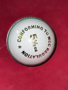 Nuevo estilo Kookaburra cuero blanco pelotas de críquet de 2 piezas pelotas de cuero duro para críquet - Product Image 3