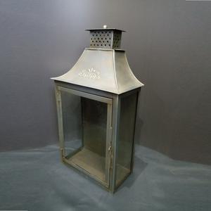 Juego de 2 faroles de vela hechos a mano para colgar en la pared con acabado gris de hierro y vidrio para decoración del hogar. - Product Image 1