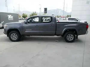 Toyota Tacoma SR5 2018 - Product Image 2
