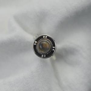 Bague bohème en argent sterling avec labradorite, bijoux en pierres précieuses faits à la main, cadeau unique et élégant pour femmes - Product Image 4