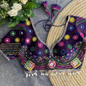 Blusa confeccionada de seda italiana pesada de primera calidad con espejo múltiple real y estilo Kolkata de trabajo manual perfecto para la colección navratri - Product Image 4