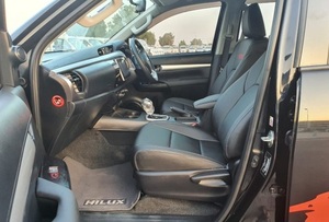 2019 Toyota Hilux SUV Usado Diesel 2.8L Automático Volante a la derecha PANORÁMICO TECHO SOLAR ASIENTOS DE CUERO SOLO EXPORTACIÓN - Product Image 5