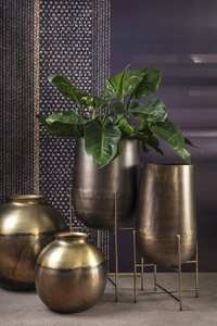 Jardinière décorative exceptionnelle en métal avec des sculptures élégantes conçues pour améliorer l'apparence des patios et des balcons des porches - Product Image 3