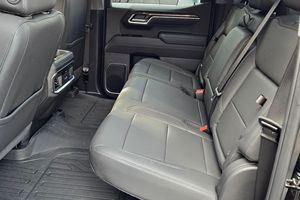 GMMCC Sierra 1500 Elevation Crew Cab 4x4 2025, Gasolina, Bajo Kilometraje - Product Image 5