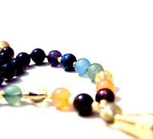 Pulsera Energizada de 7 Chakras, Yoga Bohemio, Cuarzo Amatista de 6mm, 108 Cuentas de Mala Anudadas, Collares de Cuentas Hechos a Mano por Artistas Indios - Product Image 1