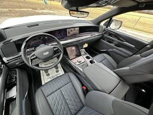 Cadillac Escalade IQ Sport 1 Premium Luxury d'occasion à prix réduit, modèle 2025, à vendre - Product Image 2