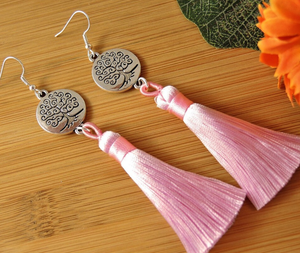 Boucles d'oreilles à franges et pompons magnifiquement faites à la main - Or - Longues - Product Image 2