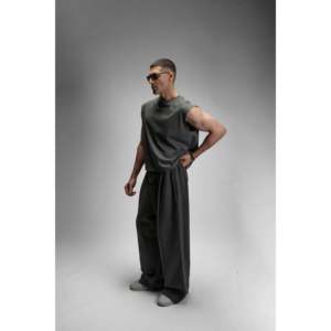 Camiseta sin Mangas Corta Unisex S22 de Algodón Orgánico 220 GSM Color Ceniza Volcánica Transpirable con Capucha Estilo Urbano - Product Image 3