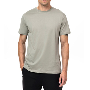 Camiseta sólida para hombre de aspecto sencillo que ofrece un estilo minimalista limpio con ajuste cómodo, informales de verano perfectos y trajes diarios - Product Image 2