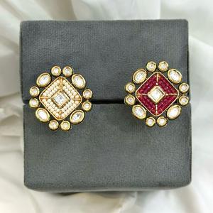 Anillo ajustable de Moissanite Polki Kundan con acabado dorado de calidad Premium con clase para la colección de ropa de boda para mujer - Product Image 1