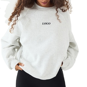 Sweat-shirt pour femme avec logo personnalisé, manches longues, design à revers côtelés, tissu douillet en polaire, col rond pour plus de confort - Product Image 1
