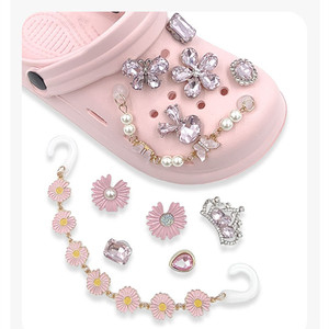 Kim Loại Phụ Nữ Thiết Kế Giày Trang Trí <span class=keywords><strong>Hello</strong></span> <span class=keywords><strong>Kitty</strong></span> Thư Charms Cho Điện Thoại Rác Trường Hợp Thiết Kế Charms Bling Lỗ Sandal làm tắc nghẽn Charms - Product Image 4