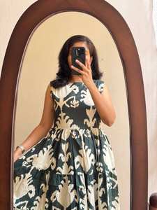 Une robe longue en coton d'été parfaite avec de beaux imprimés partout - Product Image 4