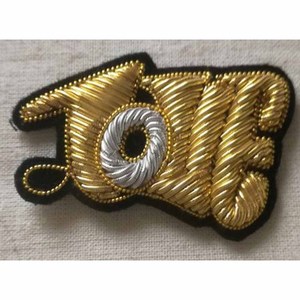 Broche bordado regalo del Día de la madre para mamá broche hecho a mano accesorio naranja fiesta de cumpleaños tela de feliz cumpleaños - Product Image 1