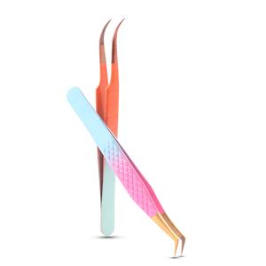 Les pinces à cils sont des outils de beauté de précision conçus pour l'application de faux cils - Product Image 1