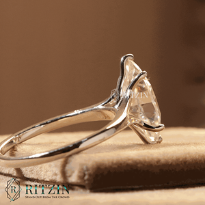 แหวนหมั้นเพชรทรงมาร์คีส์เพาะเลี้ยงในห้องปฏิบัติการ ตัวเดียว ประดับบนตัวเรือนทองคำโรสโกลด์ 14K แบบหนามเตย สำหรับผู้หญิง - Product Image 2