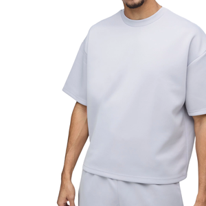 Ensemble jumeau solide moderne pour hommes Vêtements légers anti-boulochage avec taille élastique et manches courtes Col rond Survêtements de gros - Product Image 3