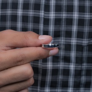 Anillo de Boda para Hombre con Diamante Cultivado en Laboratorio, Negro, Redondo, con Engaste de Bisel, Acabado Brillante, Regalo de Aniversario, para Fiesta - Product Image 4