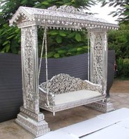 Canapé d'extérieur en bois sculpté à la main, style ferme moderne, avec cadre en pilier et coussin imprimé couleur intégrale imperméable 3 places