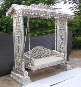 Vente en gros de meubles de maison de luxe modernes de haute qualité, vintage, antiques, royaux, en bois et argent, balançoires traditionnelles de patio / Jhula - Product Image 4