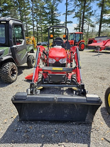 Tracteur à roues Massey Ferguson GC1723E 2020, 4 roues motrices, 70 CV, haute productivité avec moteur, boîte de vitesses, pompe, transmission par engrenages - Product Image 3