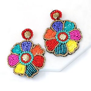 Boucles d'oreilles longues artistiques avec perles et points de couture - Product Image 4