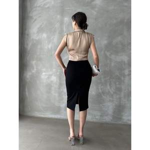 Top Corto de Satén para Mujer Topshow con Mangas de Visón, Camiseta sin Mangas al por Mayor - Product Image 1