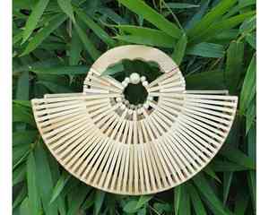 Sac en bambou à la mode fabriqué à partir de tissage de sac en bambou naturel idéal pour les accessoires de voyage d'été et les acheteurs d'exportation - Product Image 2