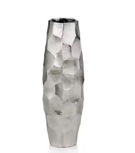 Vase à fleurs moderne Vases de table décoratifs en métal avec finition attrayante pour la décoration de la maison de la pièce maîtresse de table - Product Image 4