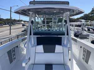 Bateau de pêche Wellcraft 352 Fishermann 2023 d'occasion, 13510 lbs, trois moteurs hors-bord, JetBoats, SportLeisure, FamilyAdventure + Remorque - Product Image 6