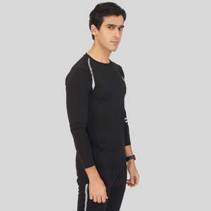 T-shirt de gymnastique à manches longues Triple Volt en noir - Product Image 3