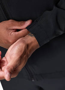 Ensemble de survêtement homme personnalisé avec logo, coupe ajustée, léger, pour la gym et le jogging - Product Image 3