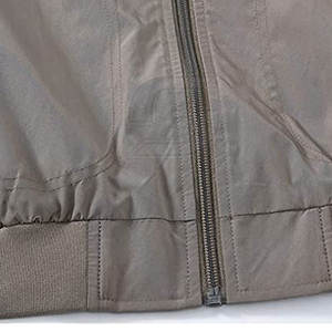 Blousons aviateur de haute qualité pour hommes Logo imprimé personnalisé Marque privée Vêtements d'hiver OEM personnalisable - Product Image 3