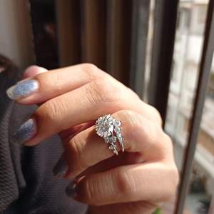 Anillo de Compromiso con Corte Redondo y Diamante Cultivado en Laboratorio, con Plata 925 y Oro Rosa - Product Image 4