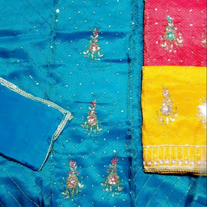 Costumes de fête brodés à la main non cousus de créateur moderne pour femmes fêtes de style traditionnel indien tendance - Product Image 1