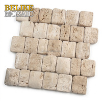 Carrelage mural en mosaïque de marbre galeté texturé effet coussin, crème neutre rustique, esthétique intérieure chaleureuse, bordure douce