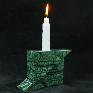 Bougeoir à découpe de trou de conception créative pour la décoration de Noël Deux bougeoirs en marbre triangulaires joints - Product Image 5