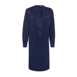 เสื้อคลุมผ้าเครปสีน้ำเงินเข้มสำหรับตอนเย็นพร้อมผูกคอ - Product Image 1